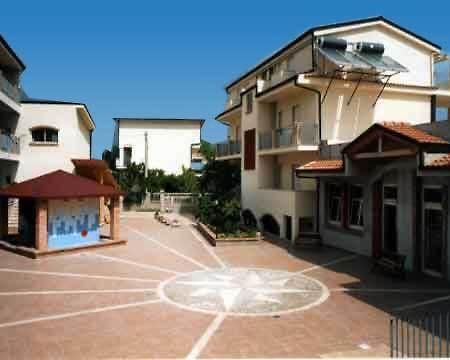 Aquamarine Residence Davoli Exterior foto