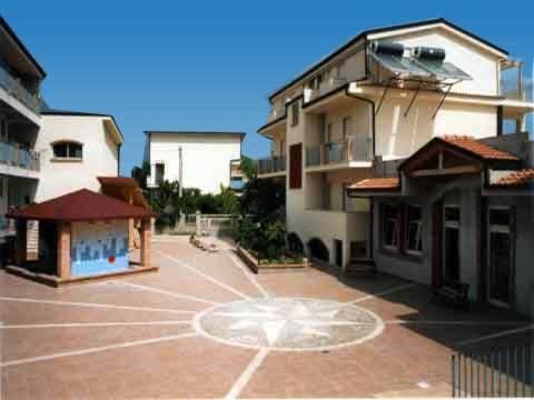Aquamarine Residence Davoli Exterior foto